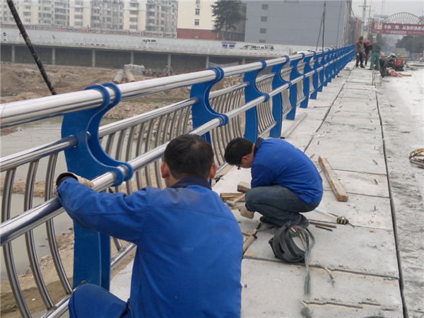衡水不锈钢河道护栏的特性及其在城市景观中的应用
